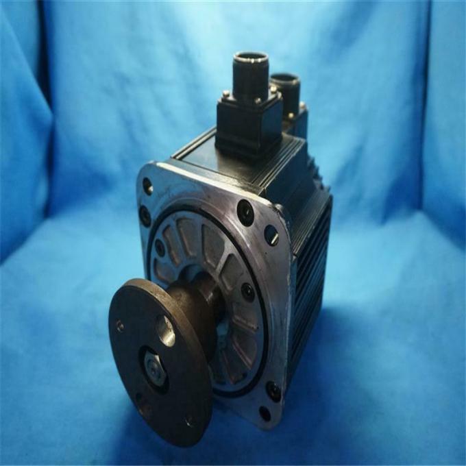 Nouveau moteur servo industriel 3.0A 2.84N.m SGMG-03ASBC à C.A. de Yaskawa fabriqués au Japon 0