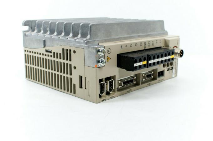 La nouvelle commande servo industrielle de Yaskawa a entré 4.7A SGDS-04A31AY580 200-230V 0