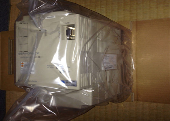 Yaskawa SGDB-03ADG AC SERVO AMPLIFICATEUR 200-230V 3A 0.3KW 3 PHASES