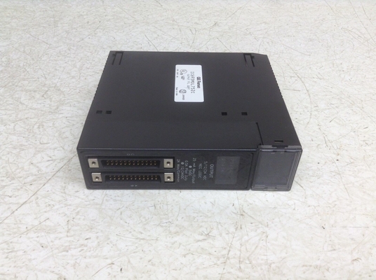 GE FANUC SÉRIE 90-30 PLC Module d'E/S Numérique 125 VDC IC693MDL752