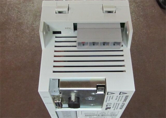 Lenze ECSCA008C4B ALIMENTATION D'ENTRÉE DU SERVODRIVE : 2/PE DC 0-565 V / 675V 8 AMP
