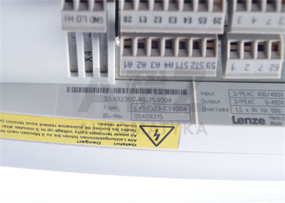 Lenze EVS9324-CSV004 SERVO CONTRÔLEUR SÉRIE 9300 400/480 VAC 3.0 KW (4 HP)