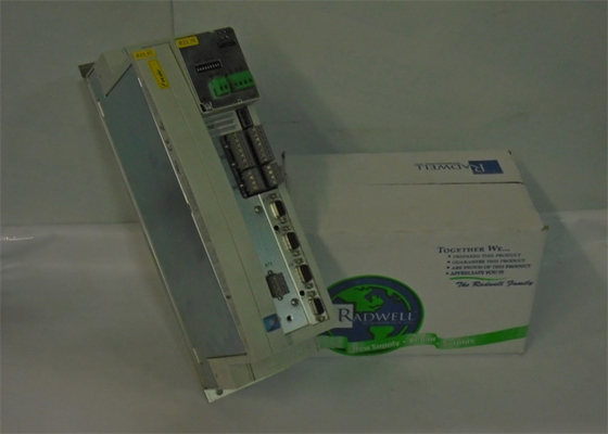 Lenze EVS9324-CTV911 SERVO CONTRÔLEUR SÉRIE 9300 400/480 VAC 3.0 KW (4 HP)