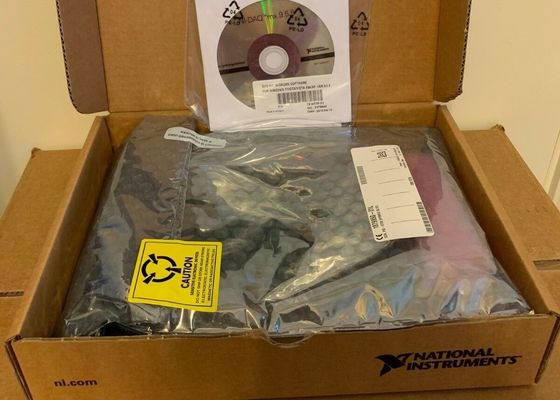 Instruments nationaux PXI-6733 10 V à 10 bits de V 32-16 1 module de sortie analogique de MS/S PXI