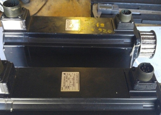 YASKAWA USAGED-03C22K   Servomoteur AC 300 W Encodeur incrémental 8192 PPR