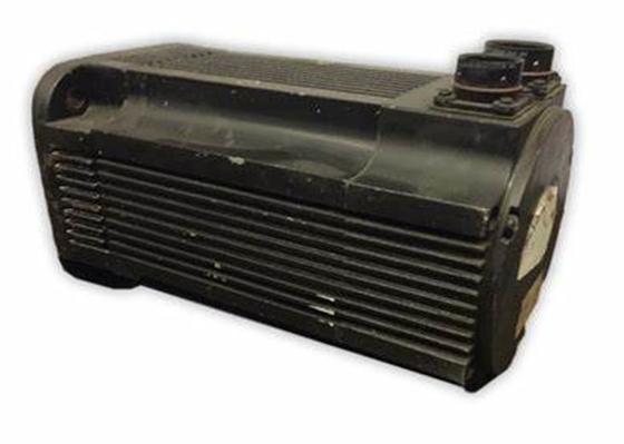 Le moteur est équipé d'un moteur à courant alternatif de 380 à 460 volts