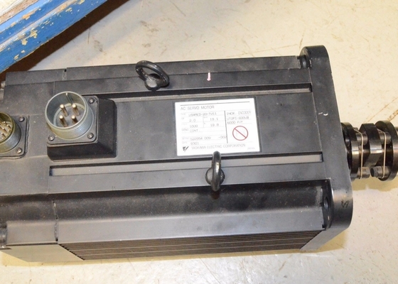 Japon Yaskawa USAMED-20-TV11 Servo moteur 2.0kw Dans la boîte d'origine