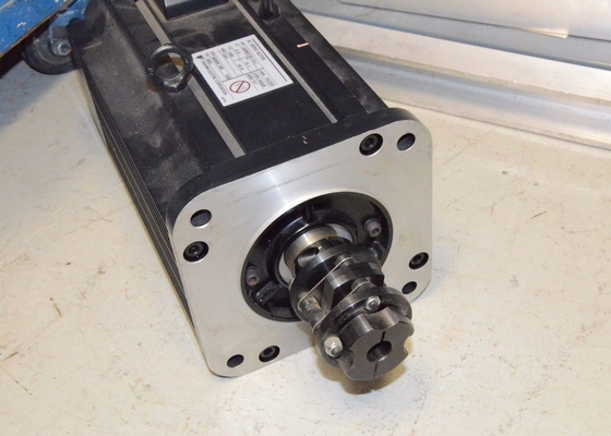 Japon Yaskawa USAMED-20-TV11 Servo moteur 2.0kw Dans la boîte d'origine