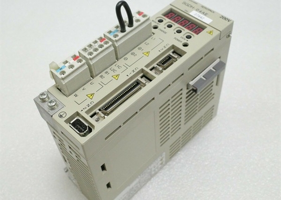 YASKAWA SGDH-04AE Servo-variateur industriel 200-230 V CA 50 / 60 Hz 30 Watts 55 Kw