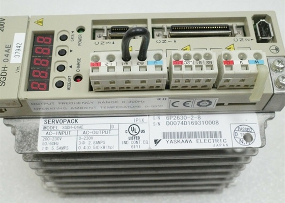 YASKAWA SGDH-04AE Servo-variateur industriel 200-230 V CA 50 / 60 Hz 30 Watts 55 Kw