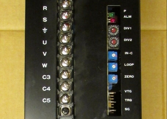 Commandes servo industrielles SERVO ÉLECTRIQUES du LECTEUR SERVOPACK de YASKAWA CACR-05-TF2ER-BF