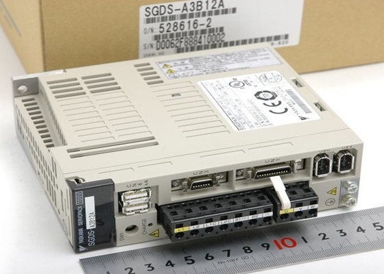 Yaskawa 0.03W Servo Drive SGDS-A3B12A toute nouvelle boîte originale