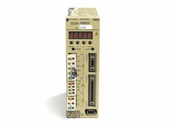 Tout neuf Yaskawa Servo industriel entraîneurs SGDM-A5BDA original
