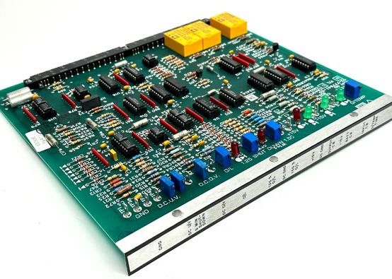 Le module I O numérique Emerson est neuf 02-77784-00 dans la boîte d'origine.