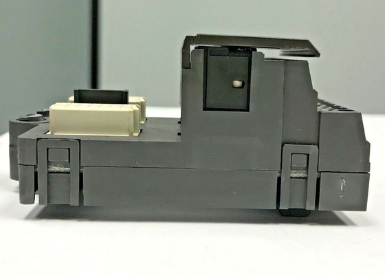 Le module d'entrée d'EMERSON VE4002S1T1B2 8CH 24VDC a isolé avec le TB