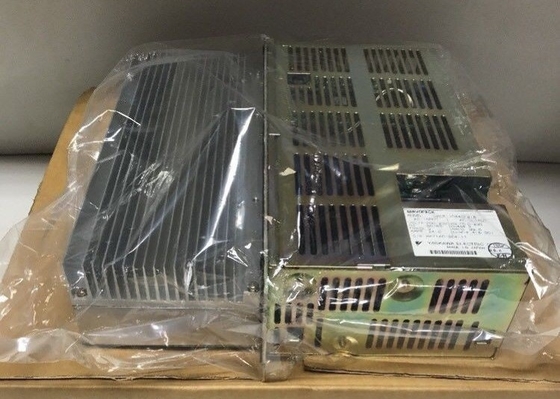 Le moteur YASKAWA CACR-IR44SFBY8 est alimenté par un moteur à courant alternatif de 4,4 kW
