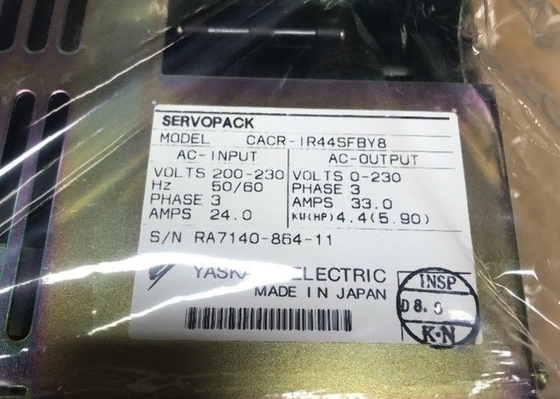 Le moteur YASKAWA CACR-IR44SFBY8 est alimenté par un moteur à courant alternatif de 4,4 kW