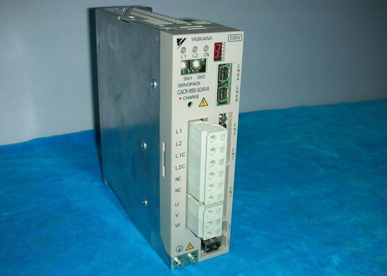 Contrôleur programmable de logique de PLC du lecteur servo 200-230V 100W de CACR-R90-S04VA YASKAWA