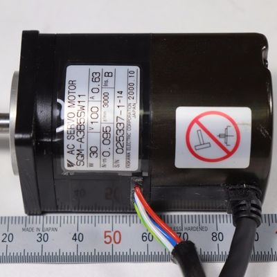SGM-A3B5SW11  Moteur servo AC Yaskawa 30W 100V Entraînement direct 3000 tr/min 1500VAC 1 min