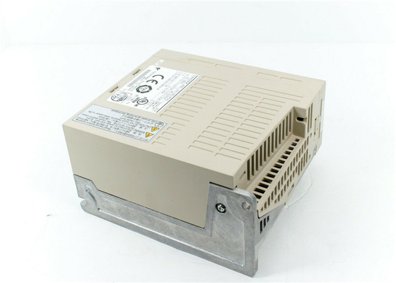 New Industrial  Yaskawa  Servo Drive Input 4.7A SGDS-04A31AY580 200-230V