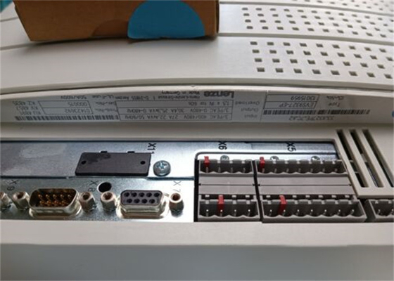 Lenze EVS9328-EP SERVO CONTRÔLEUR 400/480 VAC 22-30 KW (29.5-40.2 HP)