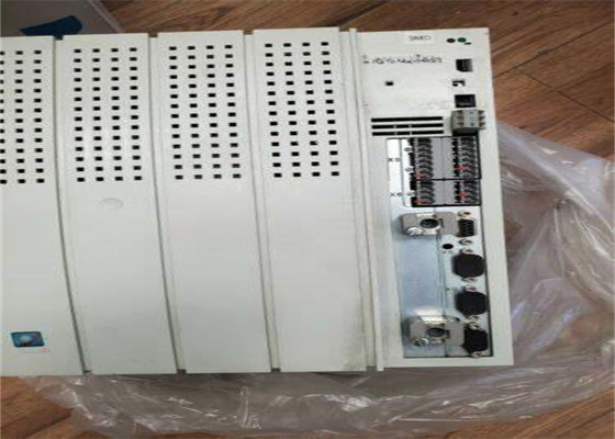 Lenze EVS9328-EPV004 SERVO CONTRÔLEUR SÉRIE 9300 400/480 VAC 22-30 KW (29,5-40,2 HP)
