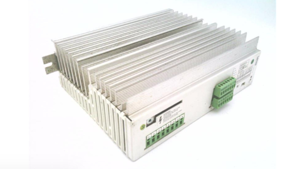 33.8213 E LENZE AC Servo Drive 2.2 KW 3 HP 400 VAC 50 60 HZ 11 AMP