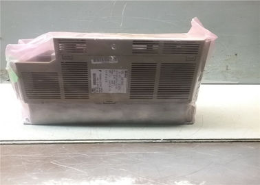 Le conducteur 0.45KW 3Phase servo électrique de YASKAWA Japon a entré 5,0 ampères de SGDB-05ADG