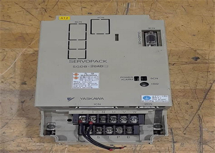Yaskawa SGDB-20AD AC SERVO AMPLIFICATEUR 200-230V 12A 1.8KW Contrôle de Position 3 PHASES