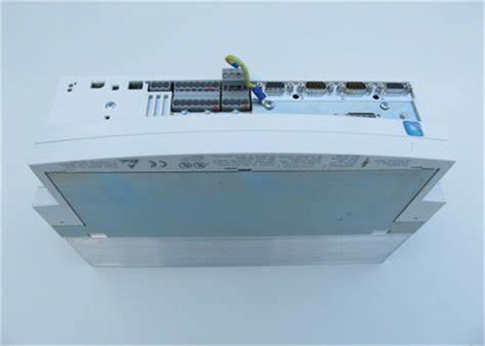 Lenze EVS9323-EKV004 SERVO CONTRÔLEUR SÉRIE 9300 400/480 VAC 1,5 KW (2 HP) SERVO CAM PROFILER