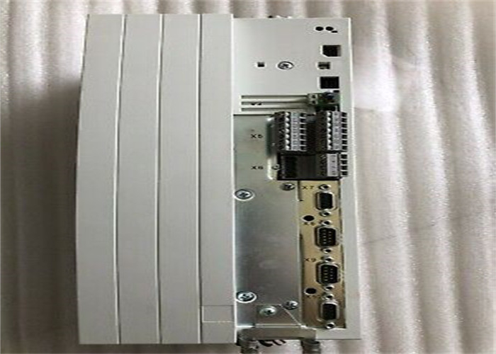 Lenze EVS9324-CKV003 SERVO CONTRÔLEUR SÉRIE 9300 400/480 VAC 3.0 KW (4 HP)