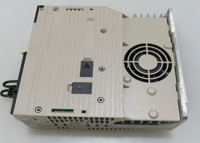 Yaskawa tout neuf SGDV-3R8A01A AC Servo entraînements dans la boîte d'origine