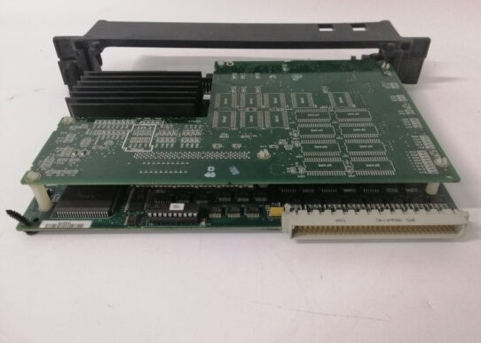 GE Fanuc IC697CPX935 Module d'entrée/sortie 96 MHZ 32 BIT Point flottant 1 Mbyte Mémoire rapide