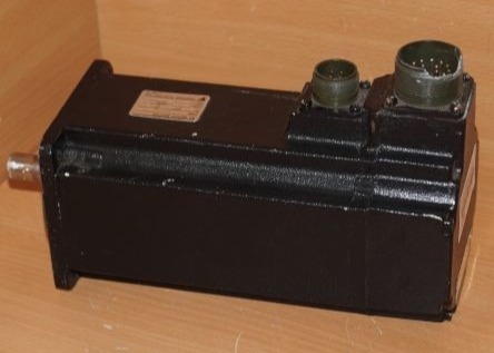 YASKAWA USAGED-03C22K   Servomoteur AC 300 W Encodeur incrémental 8192 PPR