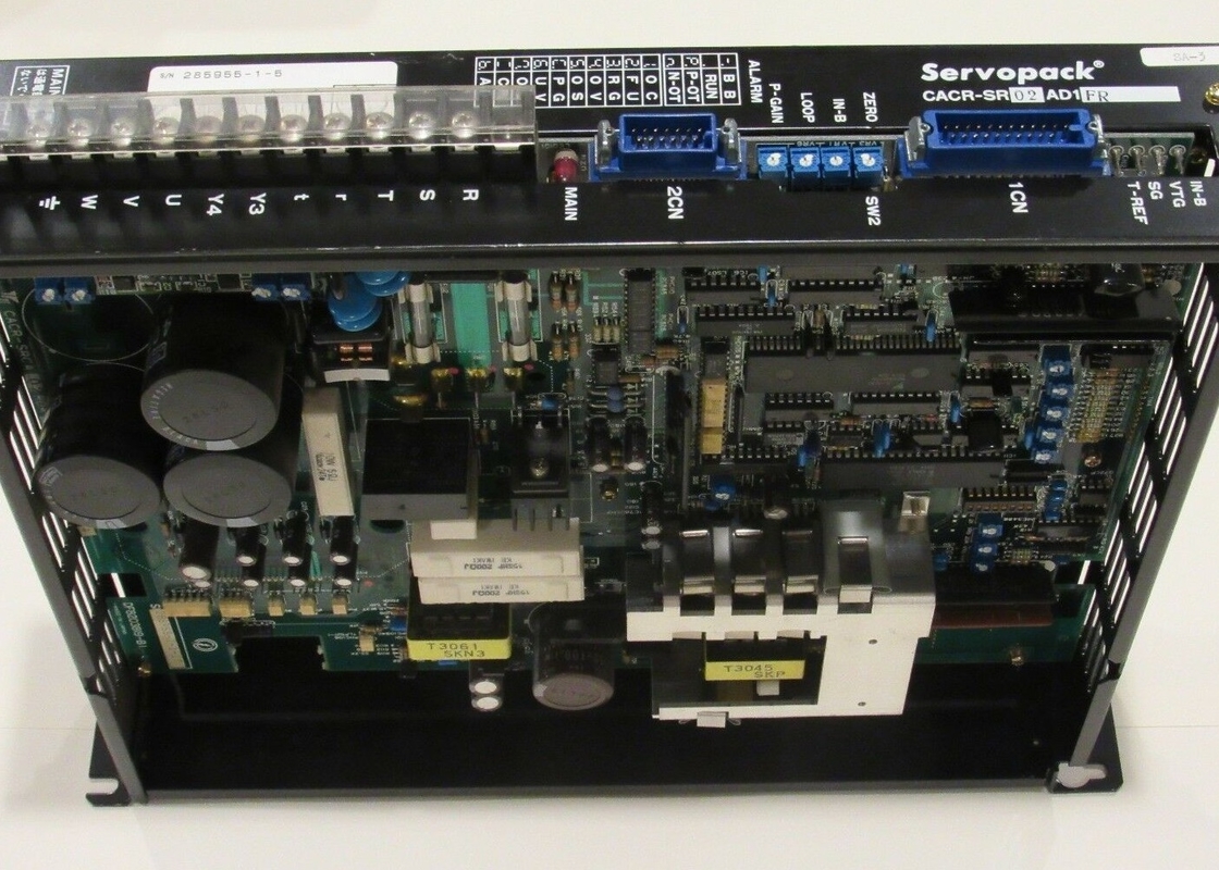Yaskawa CACR-SR02-AD1-FR Nouveau équipement de servomoteur 200V Voltage