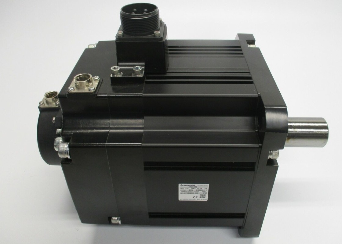 MOTEUR SERVO de Mitsubishi HF303BS-A48 12,7 ampères 3 kilowatts 2000 t/mn 184 V de la PHASE 3