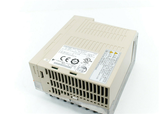New Industrial  Yaskawa  Servo Drive Input 4.7A SGDS-04A31AY580 200-230V