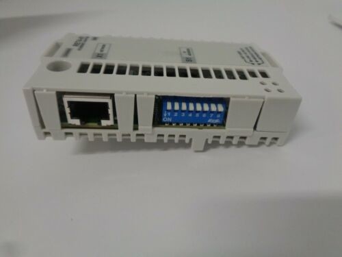RETA-01 est un 1 module gauche d'adaptateur d'Ethernet soutenant deux protocoles de transmission, tout neuf et original.