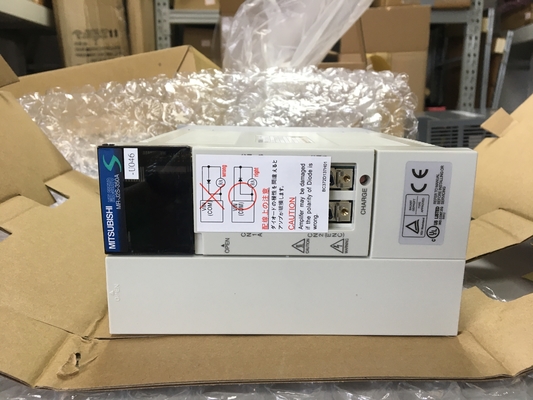 Mitsubishi CONDUISENT original servo de la série MR-J2S-70A-S011 de l'amplificateur J2-Super à C.A. le nouvel