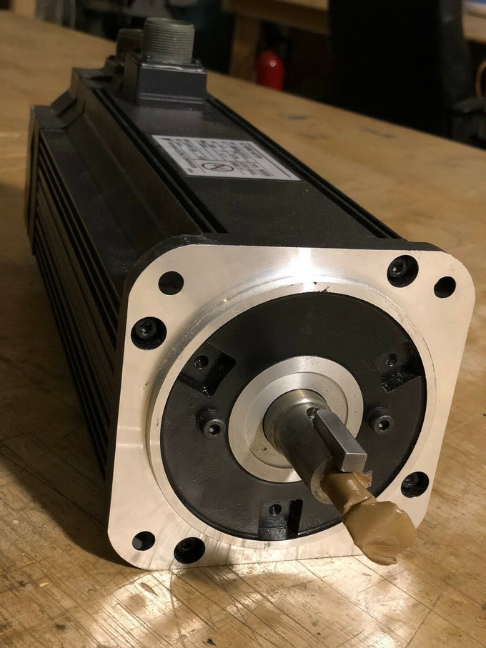 Yaskawa tout neuf moteur de servo CA USAFED-13-FJ11 original boîte 0